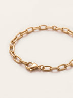 Bracelet closeup with lobster clasp, 18k gold plated