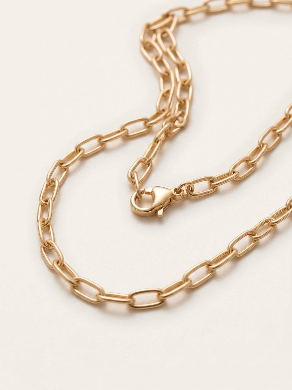 Chain closeup with lobster clasp, 18k gold plated